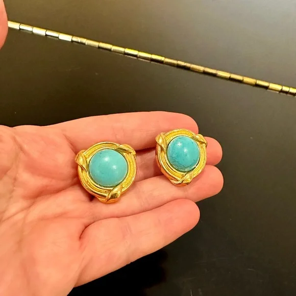 CHANEL 90’s VINTAGE RETRO ICONIC COUTURE LUXURY AUTHENTIC RUNWAY RARE EARRINGS - Picture 6 of 17